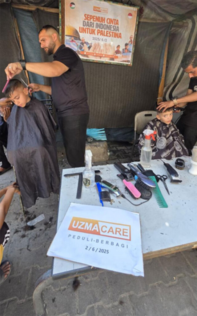 Untuk Warga Gaza: Layanan Cukur Rambut