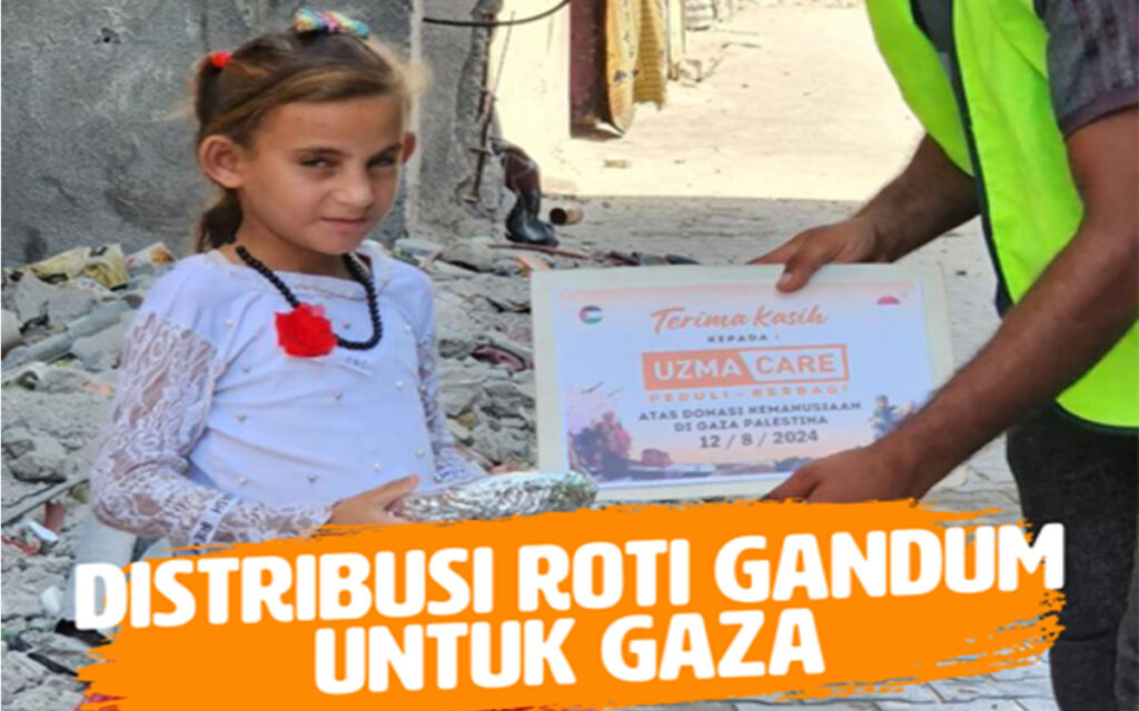 Dari dokumentasi yang ada, terlihat relawan membagikan bantuan roti dan sup kepada warga dari berbagai kalangan