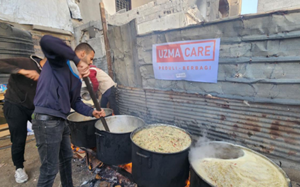 Bantuan Makanan Hangat: Disalurkan untuk Warga Palestina di Gaza
