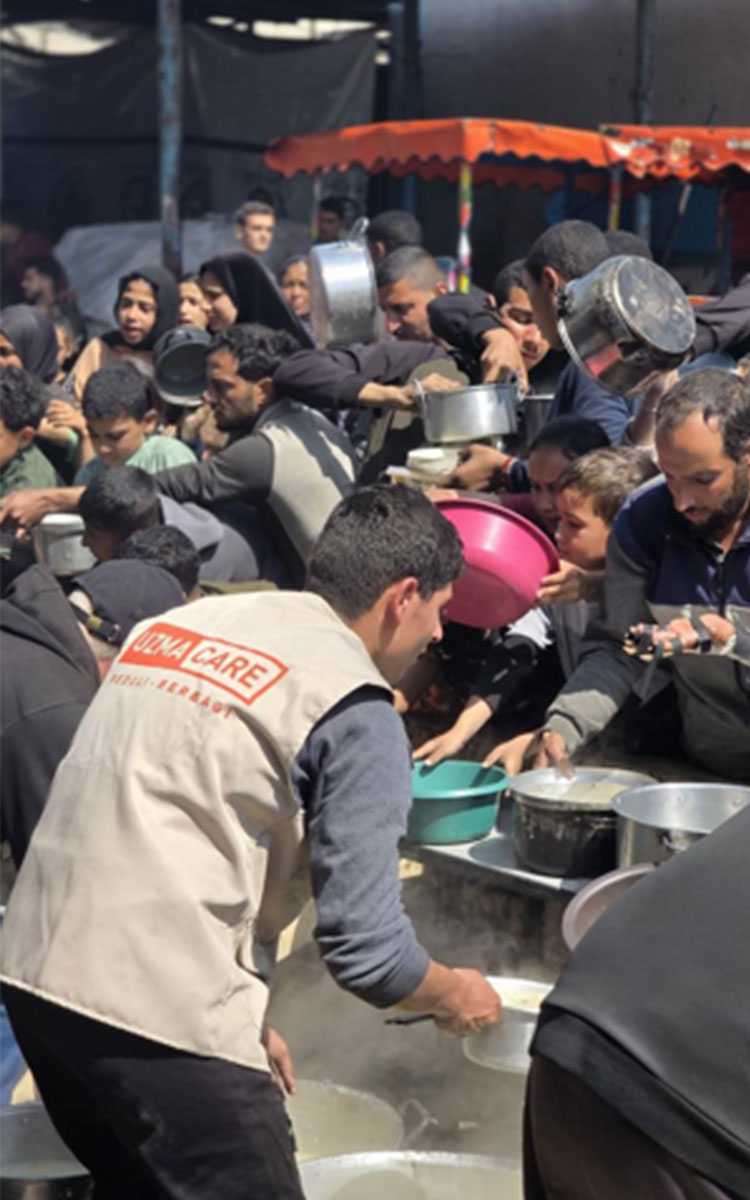 Antrean Panjang: Warga Gaza untuk Makanan Hangat