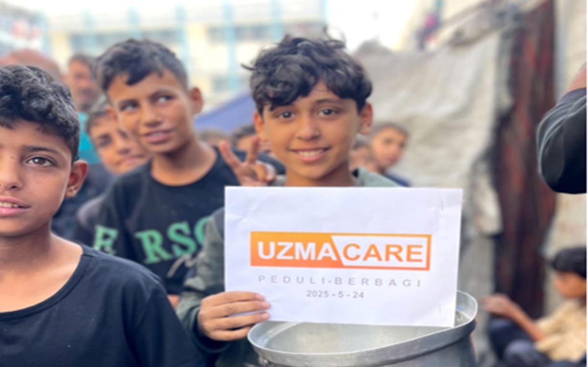 Antrian dan Makanan: Ratusan Warga Gaza Berdesakan