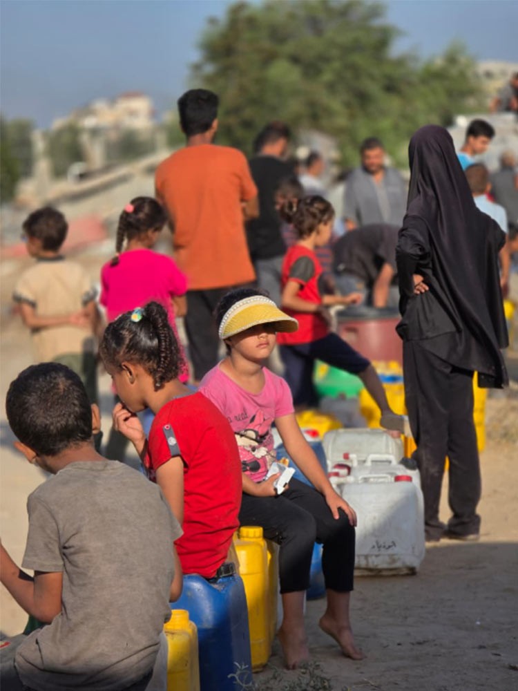 Bantuan Sembako dan Air Bersih: Disalurkan untuk Warga Gaza