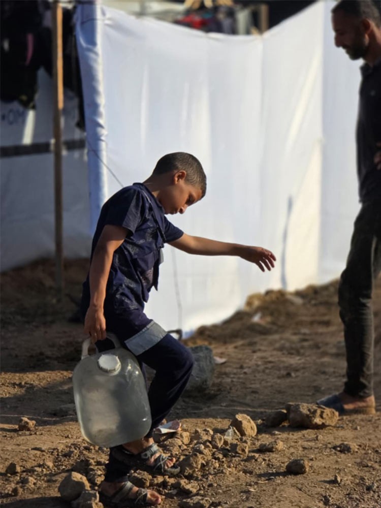 Bantuan Sembako dan Air Bersih: Disalurkan untuk Warga Gaza